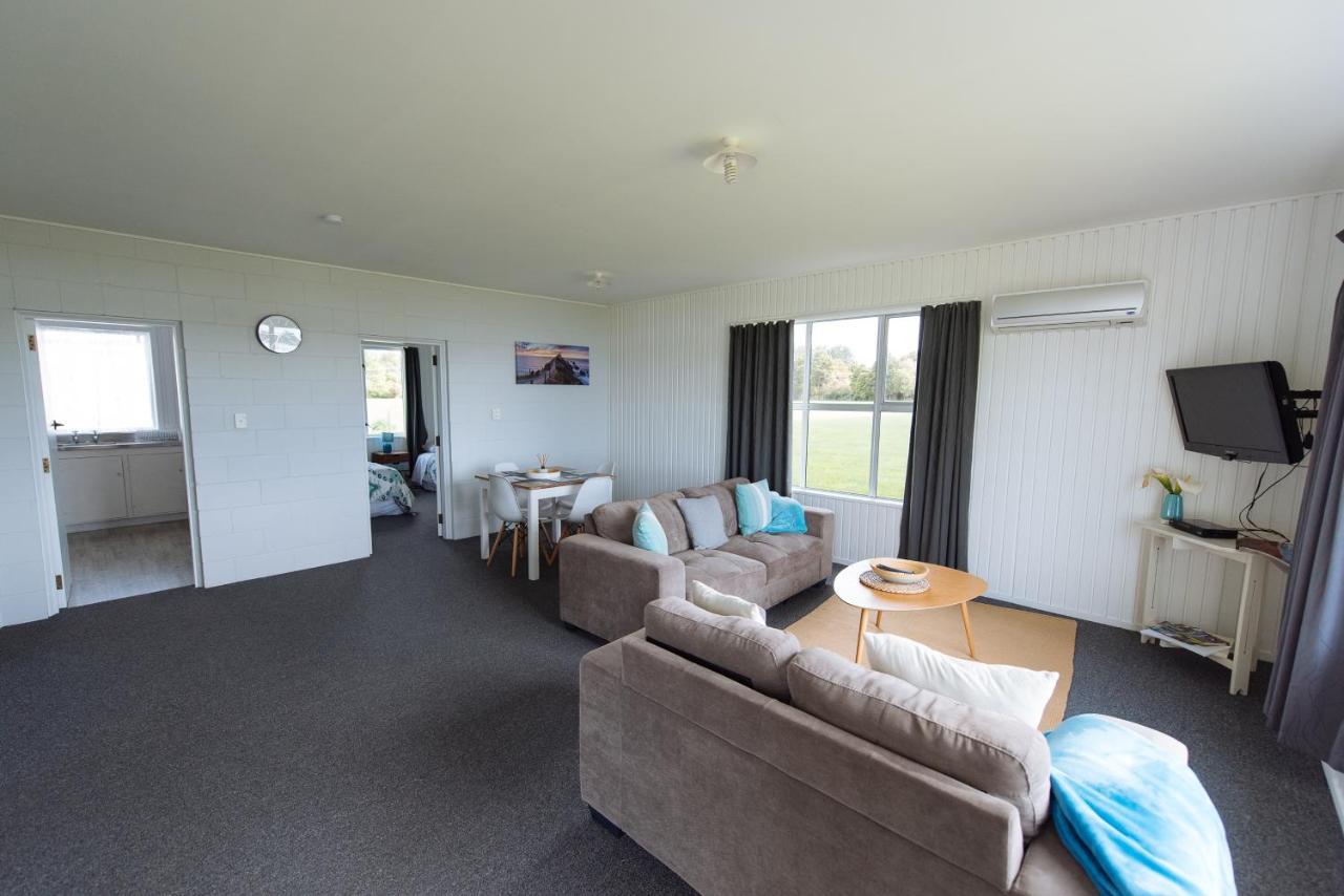 Pounawea Waterfront Motels Екстер'єр фото