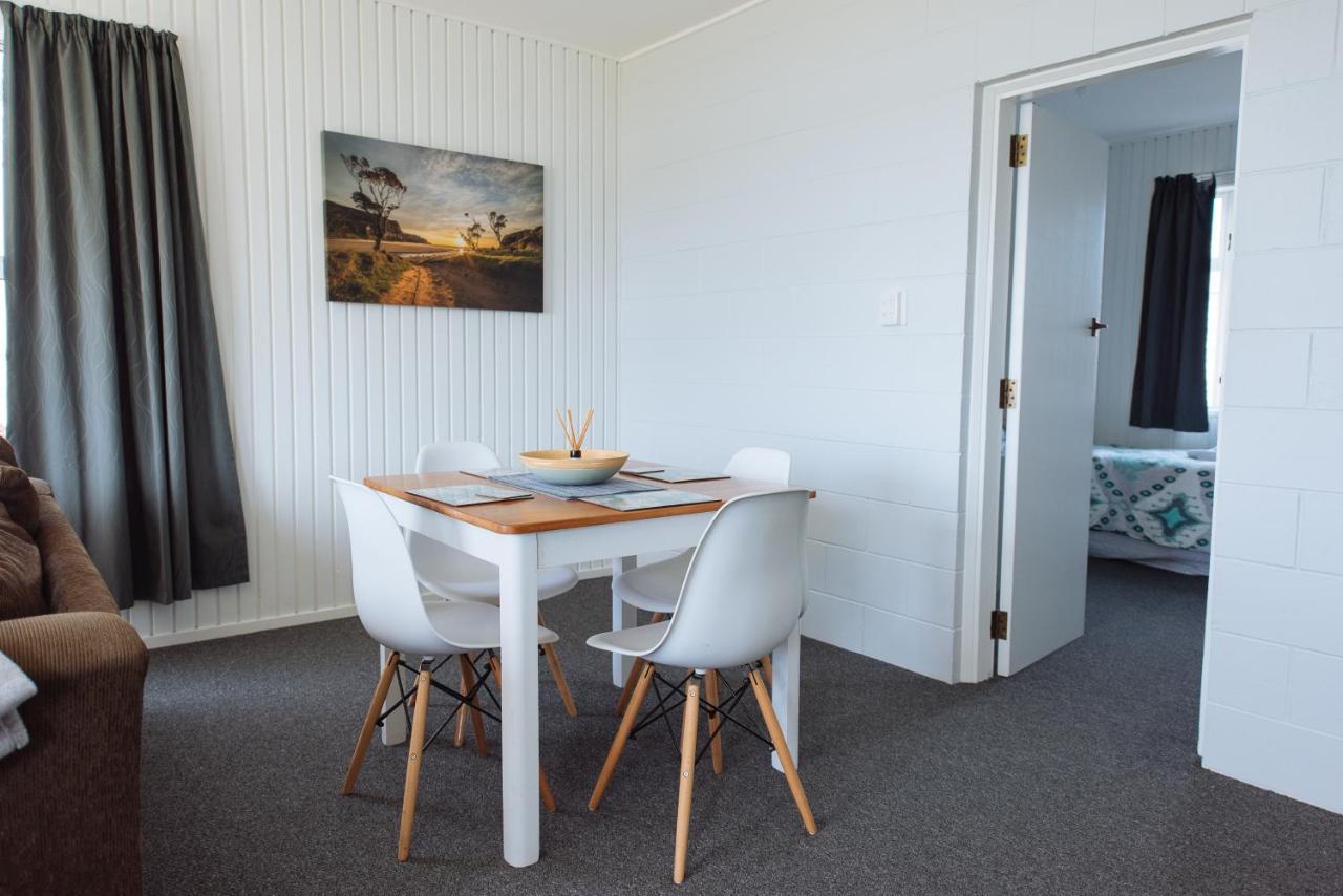 Pounawea Waterfront Motels Екстер'єр фото